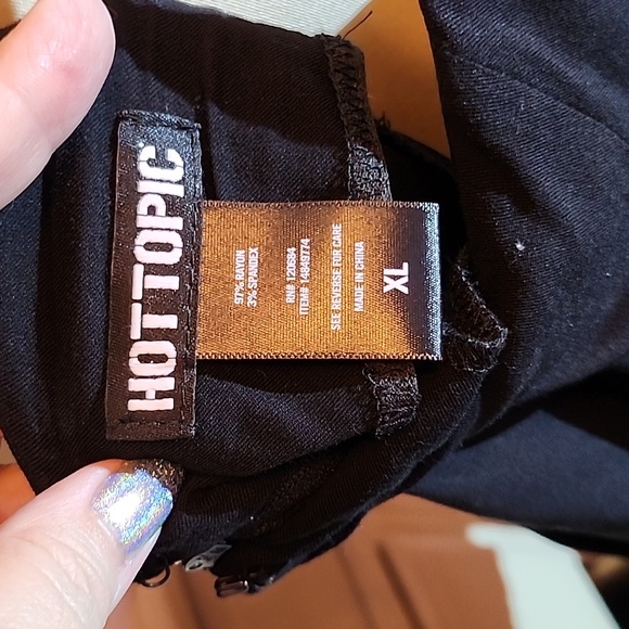 Gently used suspender skirt - Picture 5 of 5